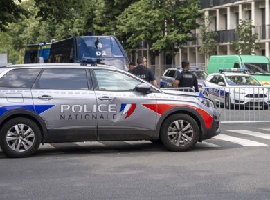 American tourist arrested in Paris after allegedly throwing newborn baby out of hotel window: reports